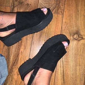 Black sandals for women